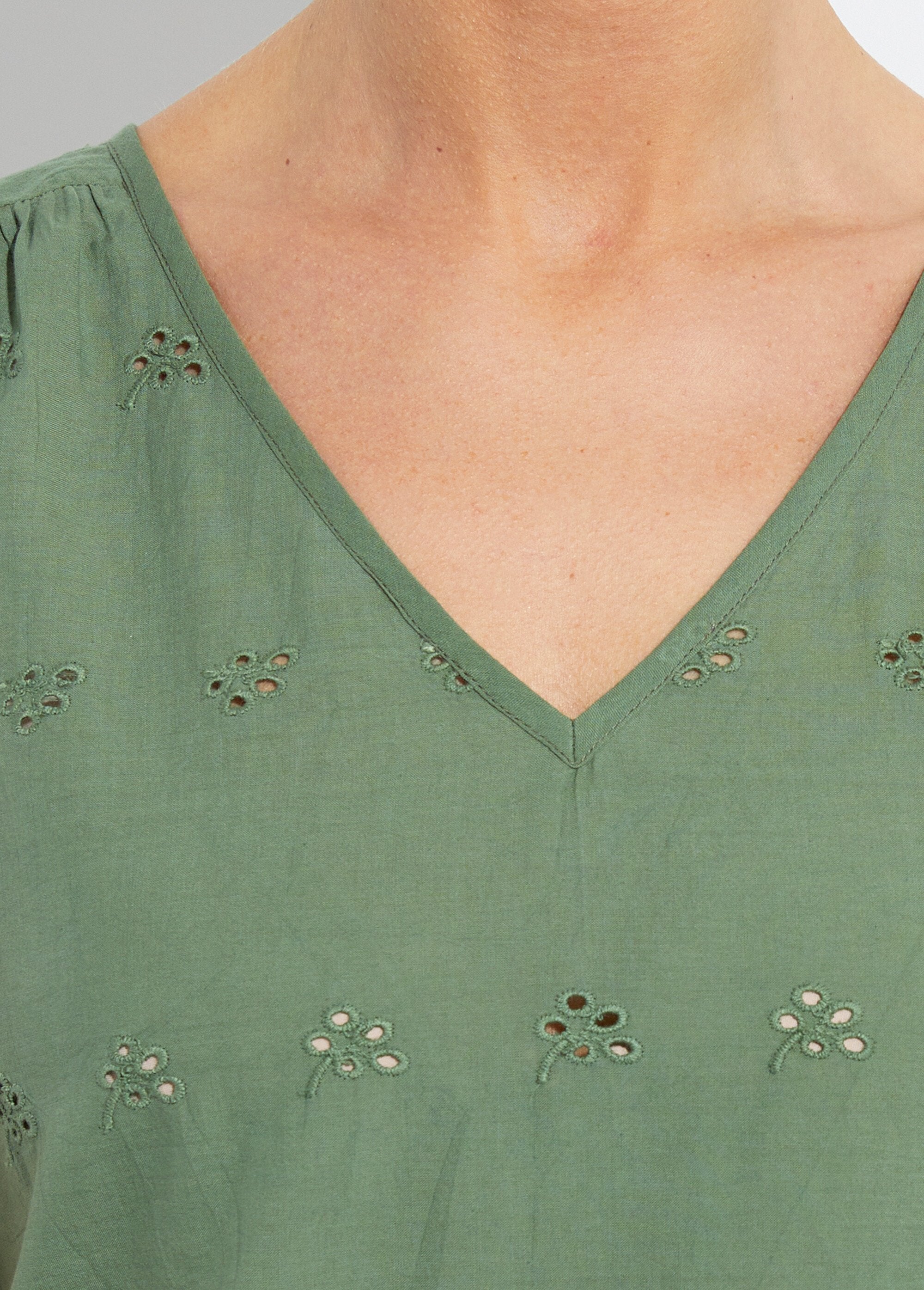 Regata_de_algodão_com_bordado_inglês_Kaki_DE1_slim