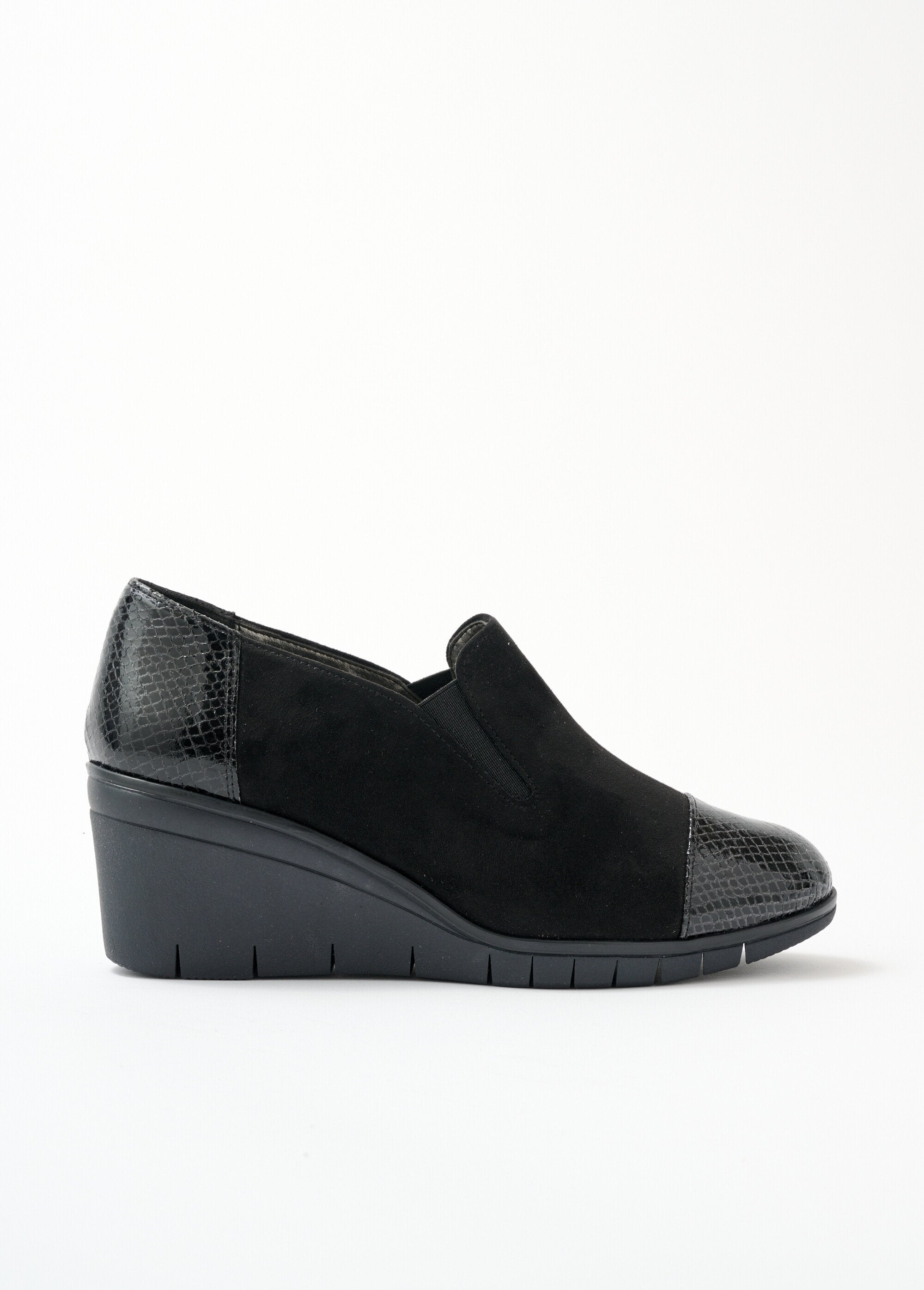 Mocassins_de_cunha_com_largura_de_conforto_elástico_PRETO_DR1_slim