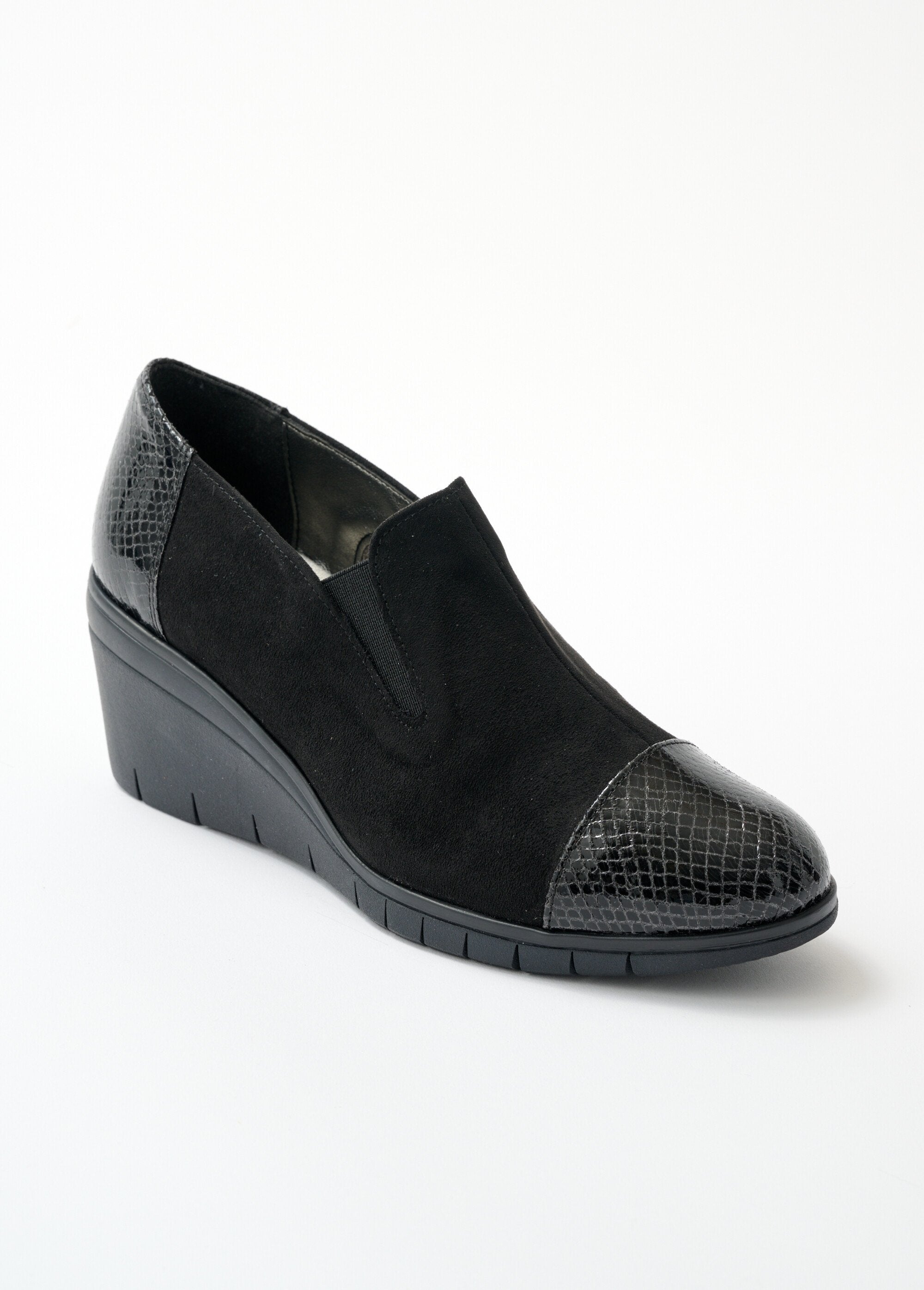 Mocassins_de_cunha_com_largura_de_conforto_elástico_PRETO_FA1_slim