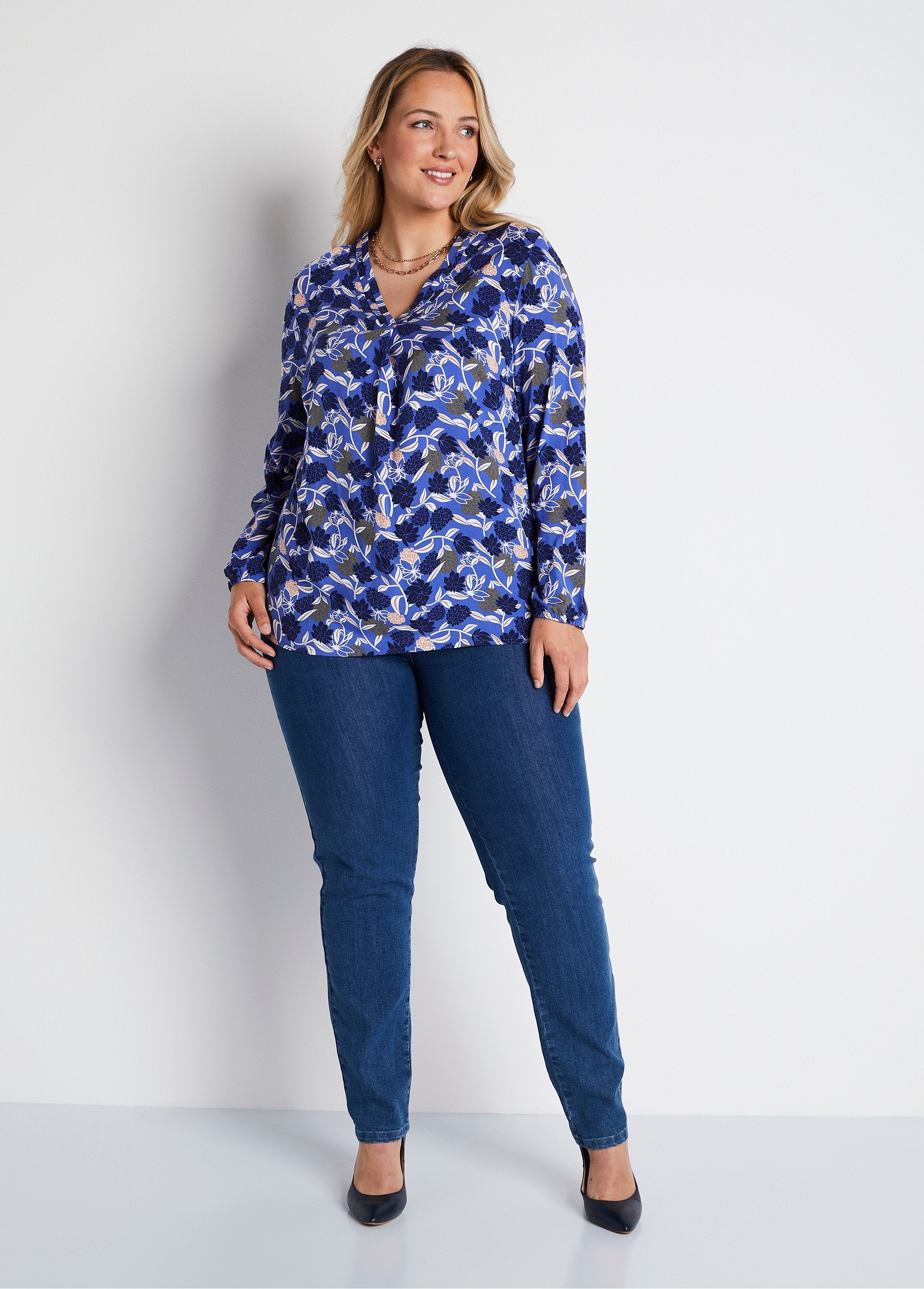 Túnica_longa_solta_com_estampa_floral_Impressão_azul_SF1_curvy