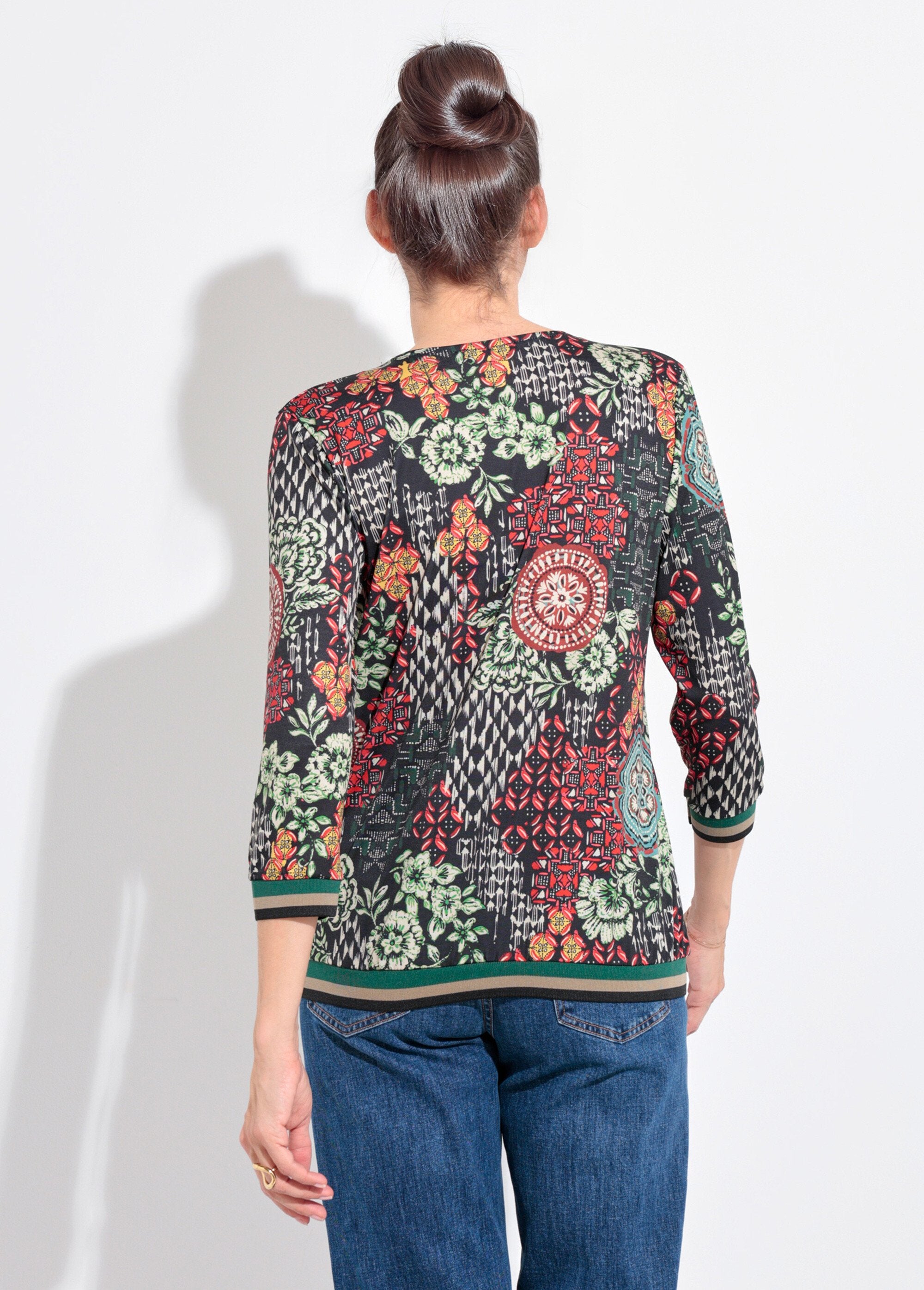 Túnica_com_decote_em_V_e_detalhes_canelados_em_patchwork_Vert_et_orange_DO1_slim