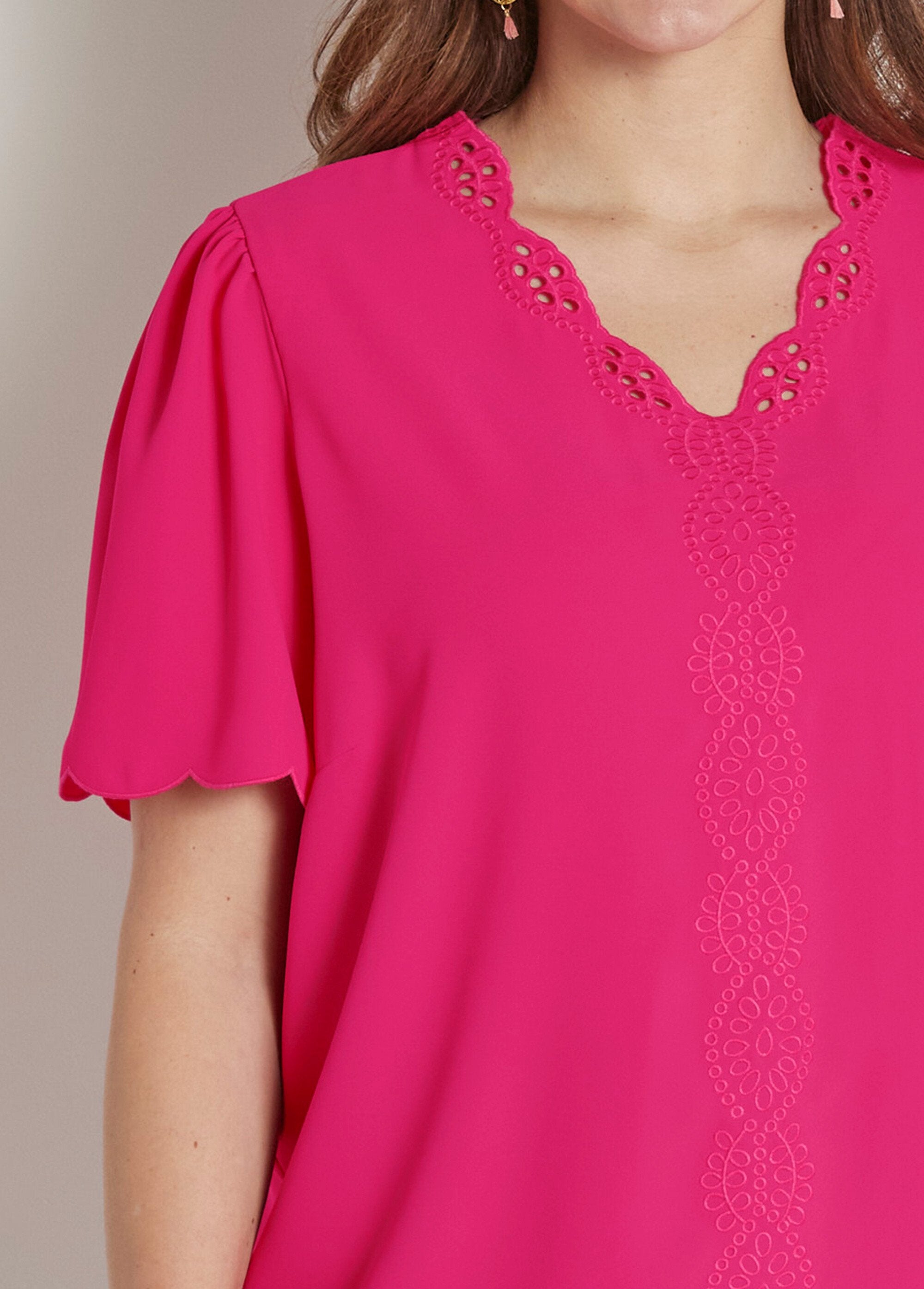 Túnica_comprida_bordada_com_mangas_curtas_lisas_Fuchsia_DE1_curvy