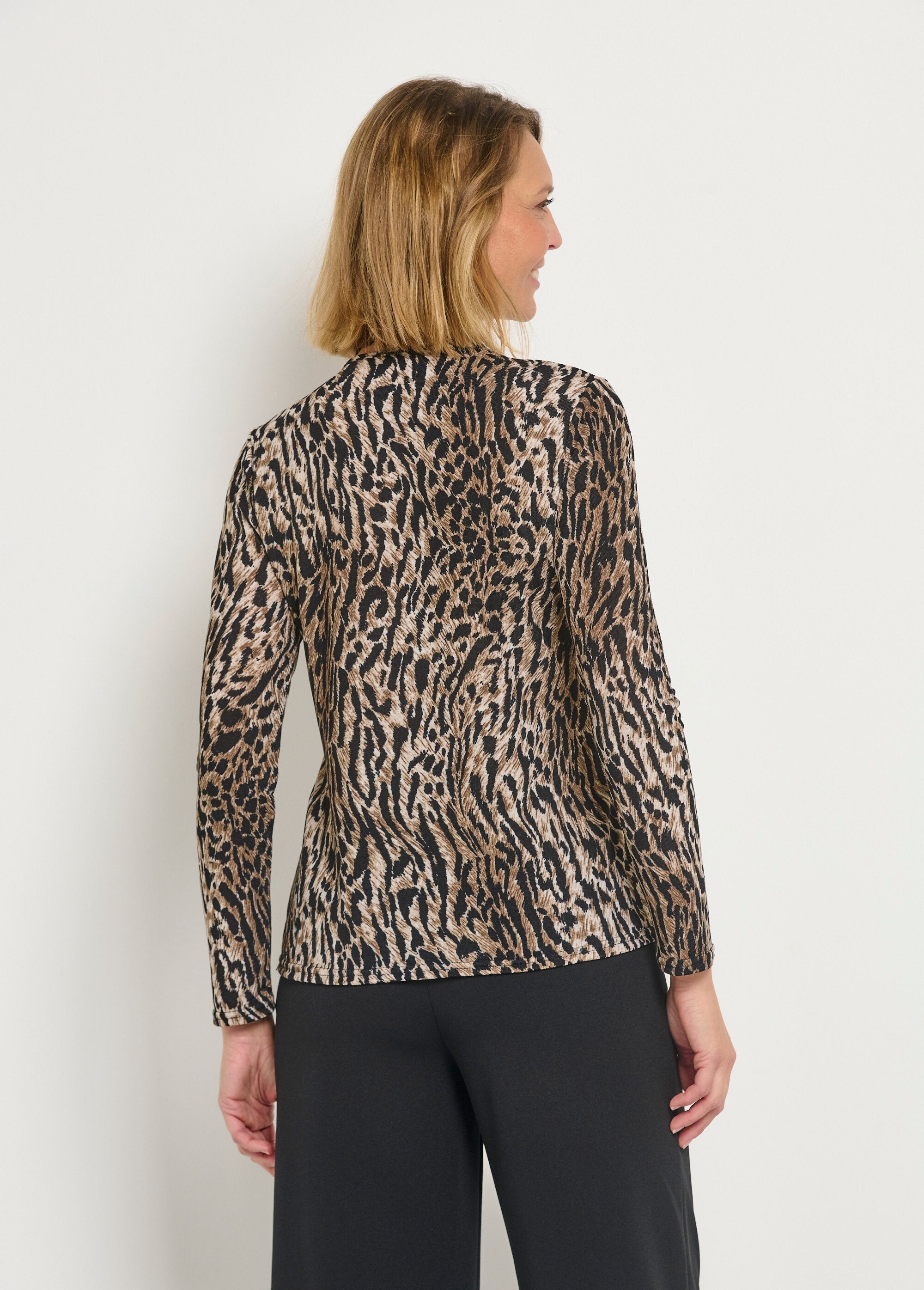 Túnica_de_malha_com_decote_em_V_com_estampado_animal_Animalier_DO1_slim