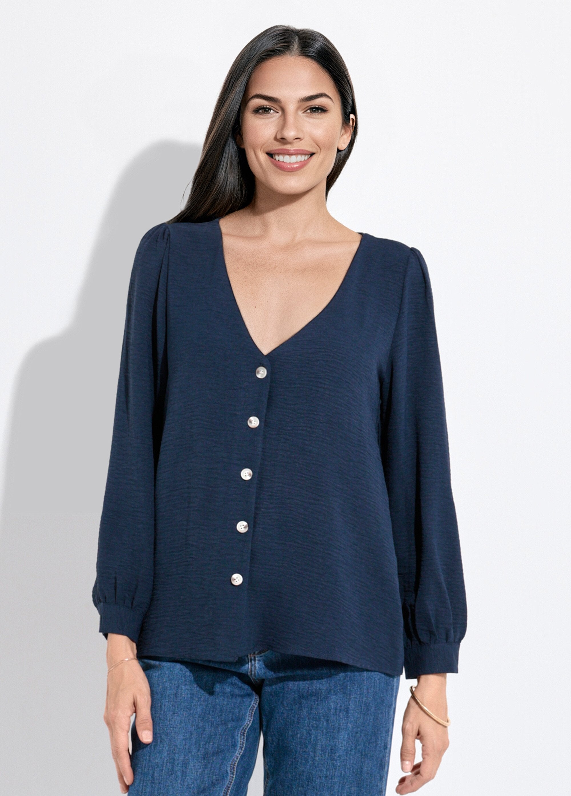 Túnica_abotoada_e_estampada_com_decote_em_V_Marine_FA1_slim