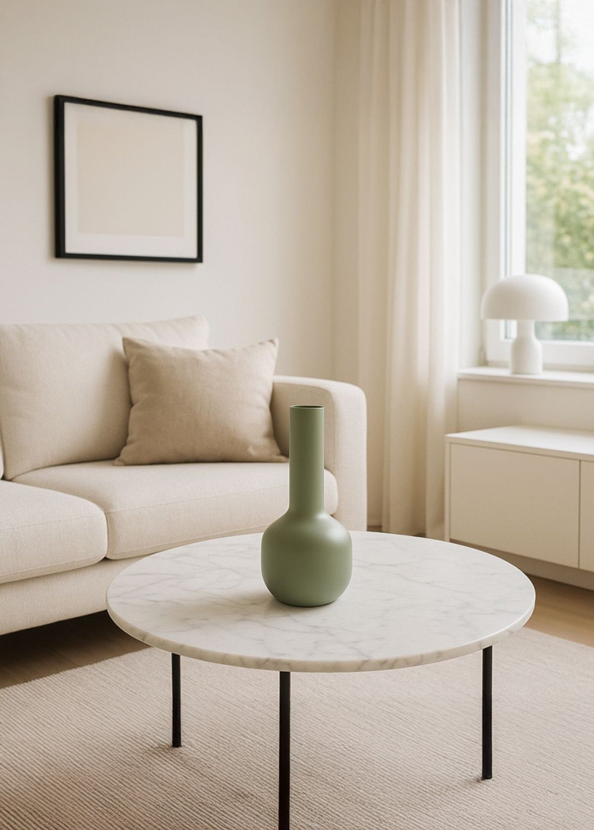 Jarra_de_metal_com_gargalo_longo_e_estreito_Vert_SF1_slim