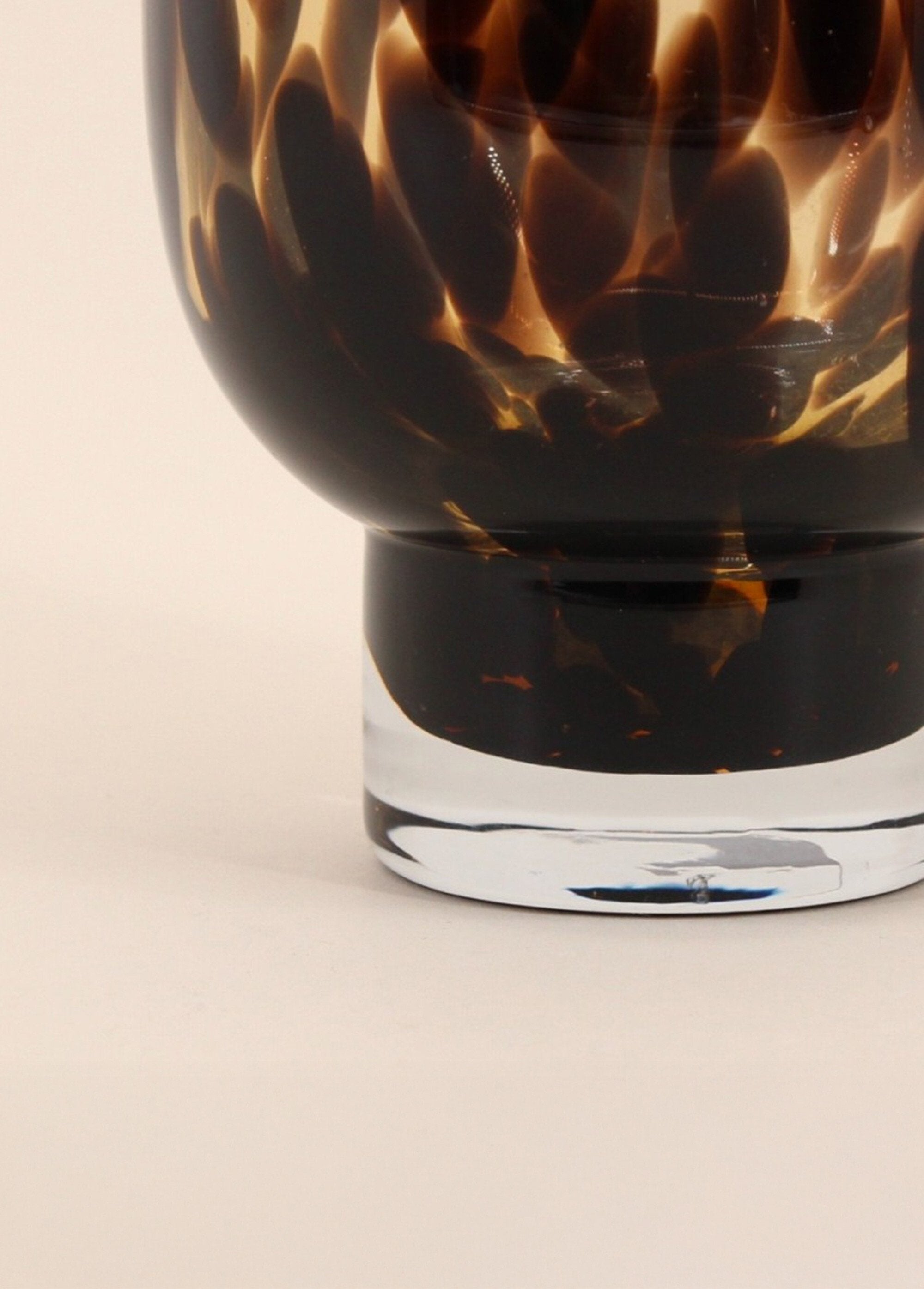 Jarra_de_vidro_âmbar_com_efeito_leopardo_Mouchette_DE2_slim