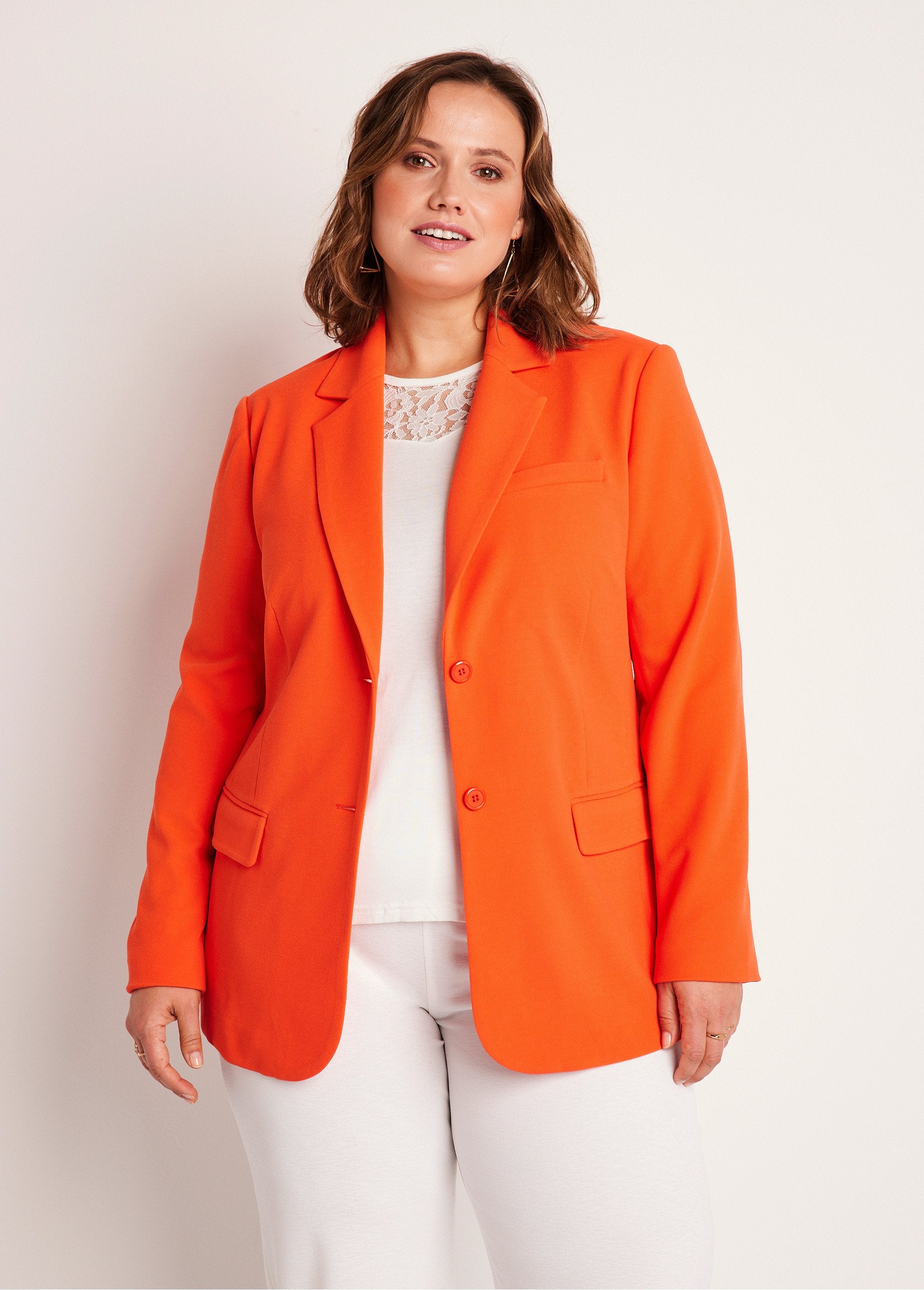 Jaqueta_blazer_de_malha_lisa_com_corte_reto_LARANJA_FA1_curvy