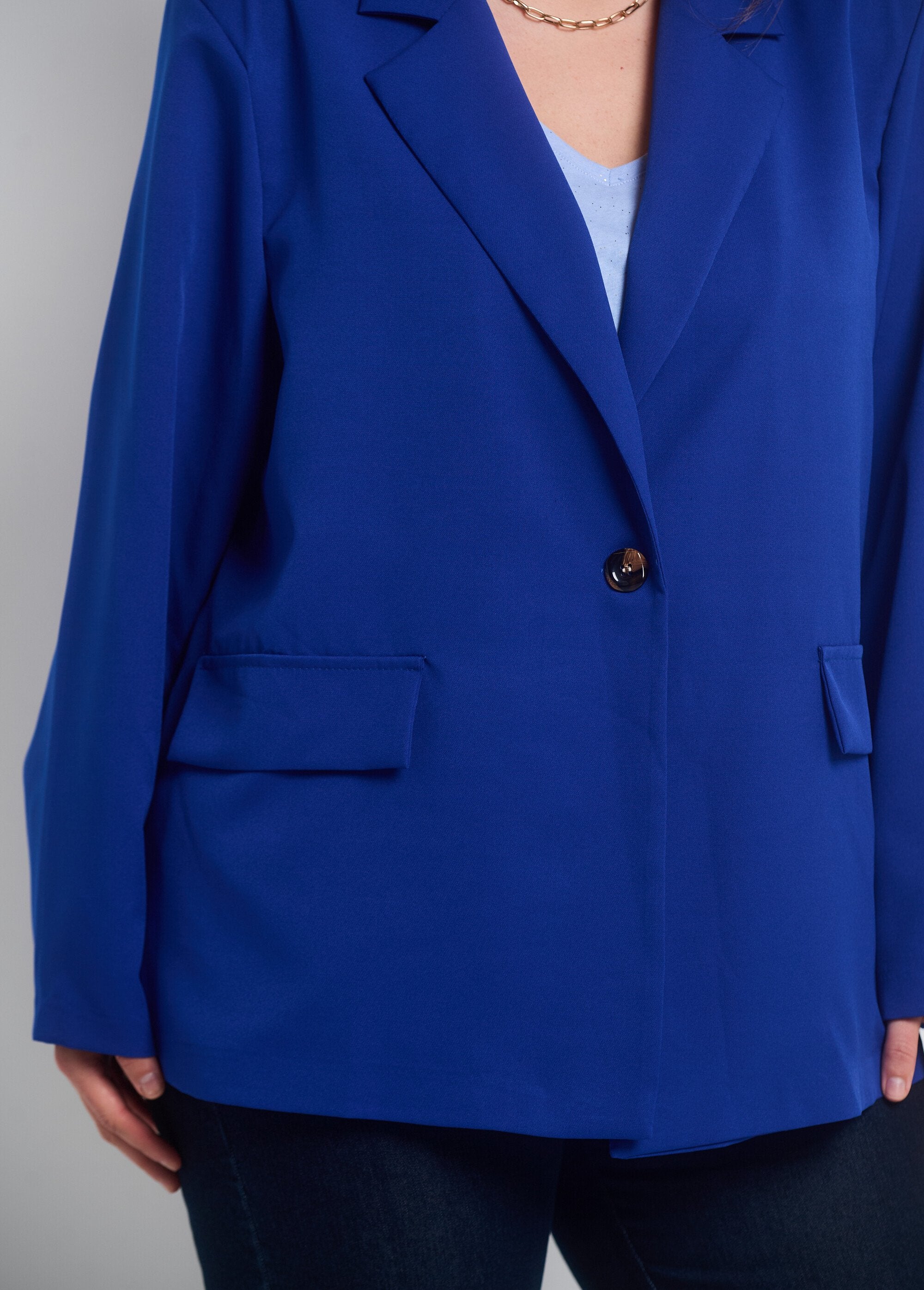 Casaco_blazer_fluido_com_gola_à_medida_Bleu_dur_DE2_curvy