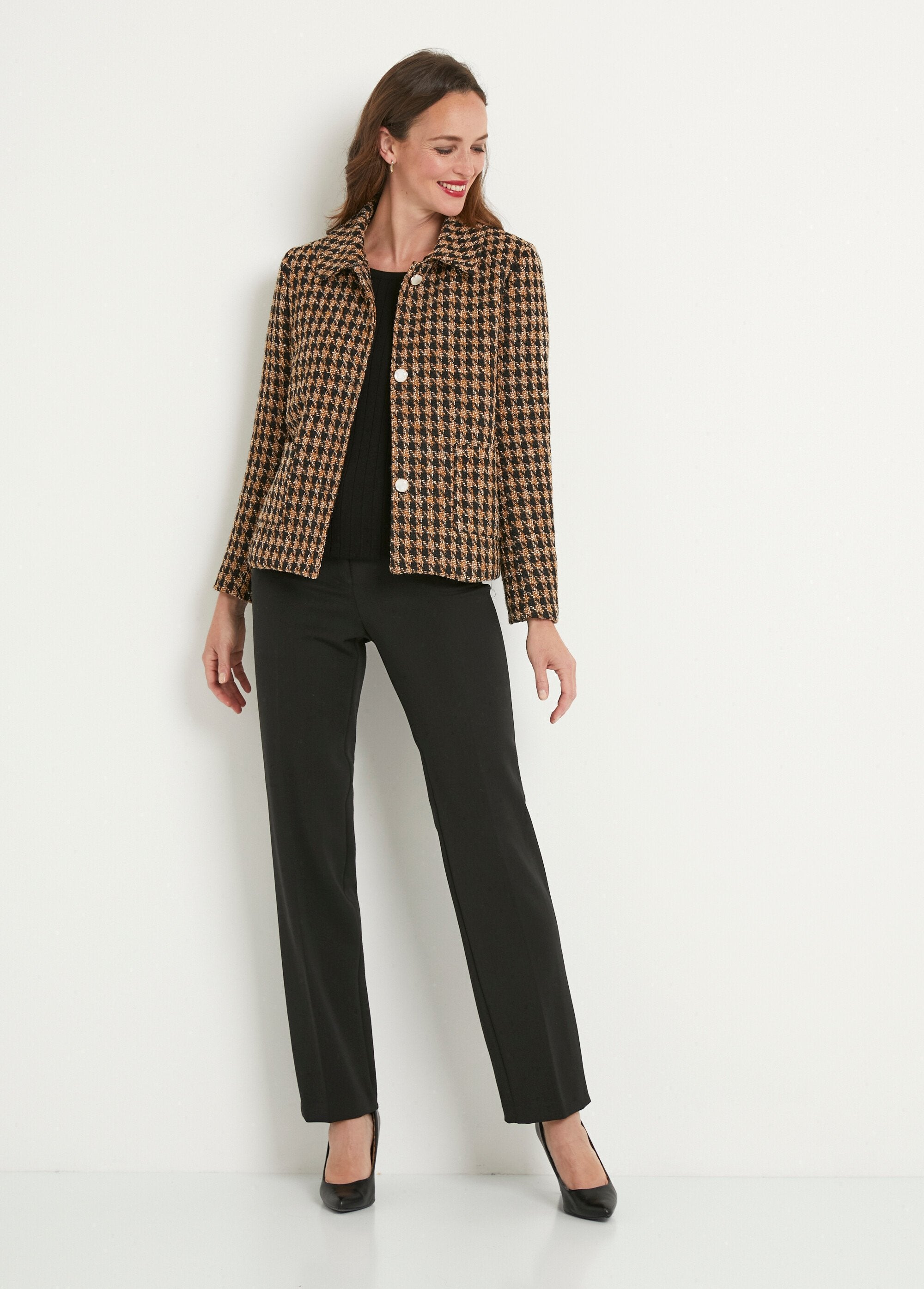 Casaco_curto_com_botões_em_jacquard_houndstooth_Camel_et_noir_SF1_slim