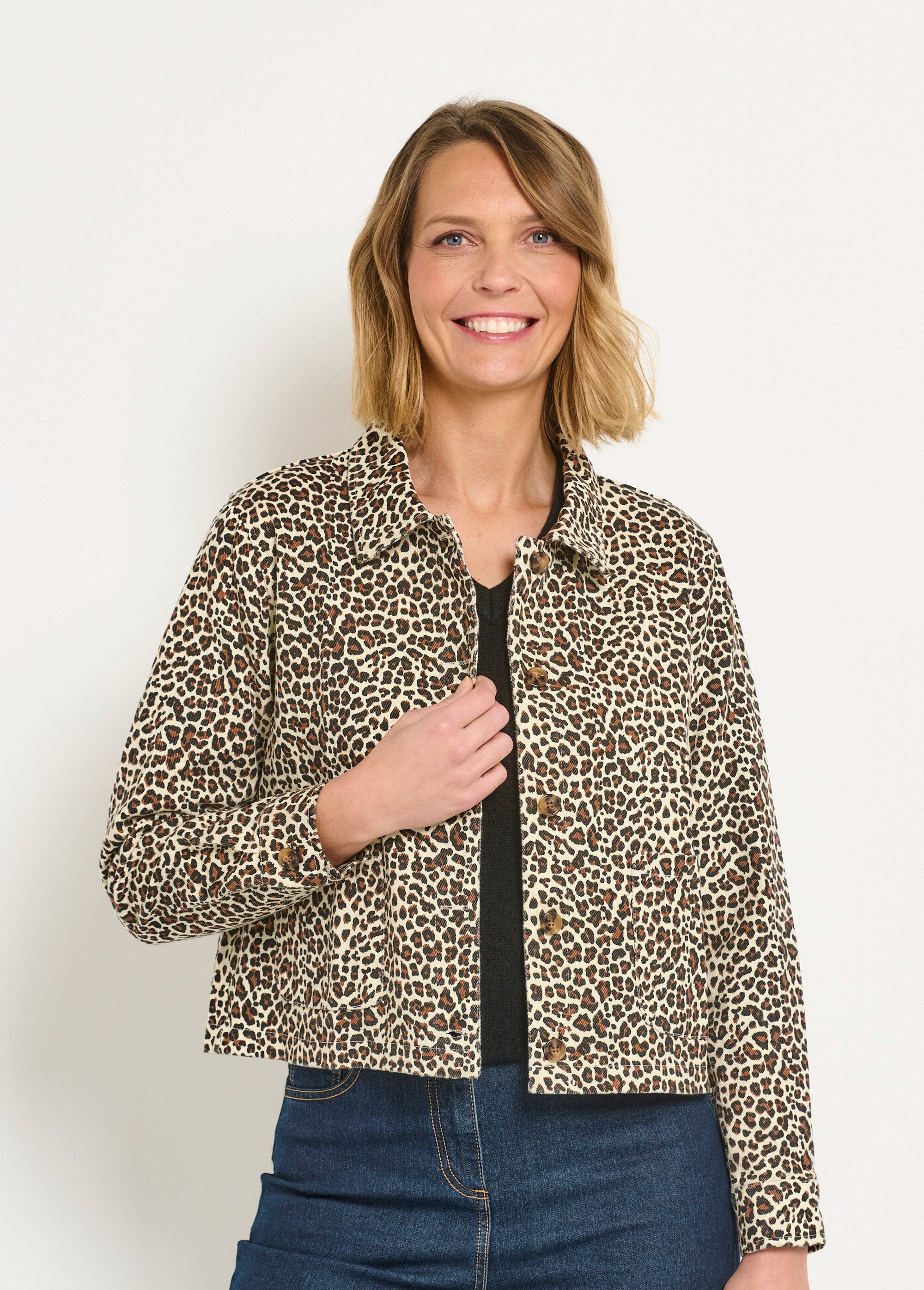 Casaco_curto_em_lona_com_estampado_de_leopardo_Leopard_FA1_slim