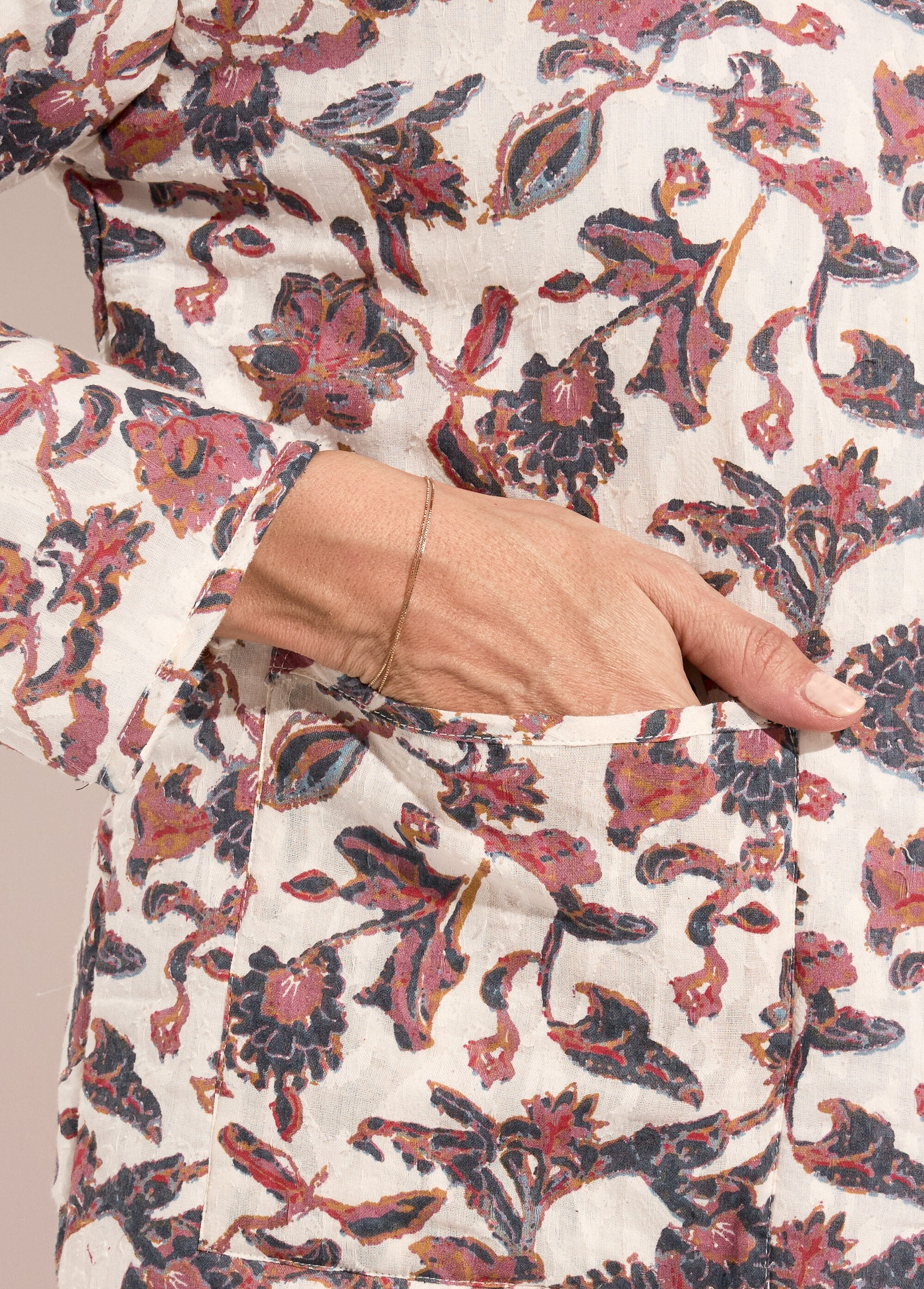 Veste_matelassée_sans_col_zippée_imprimée_Fond_ecru_DE2_slim