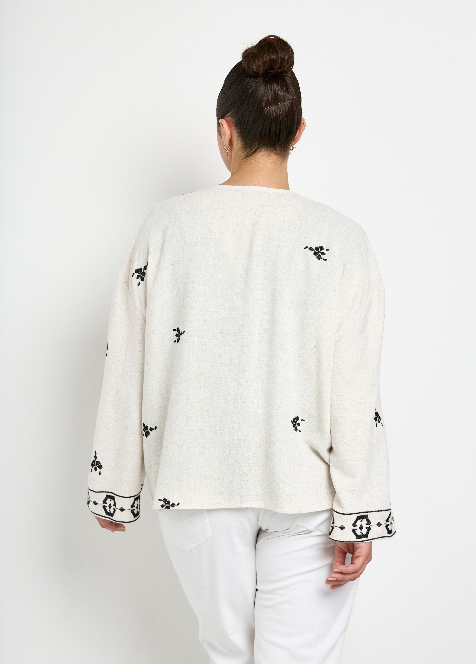 Veste_sans_manches_broderies_ethniques_Ecru_DO1_curvy