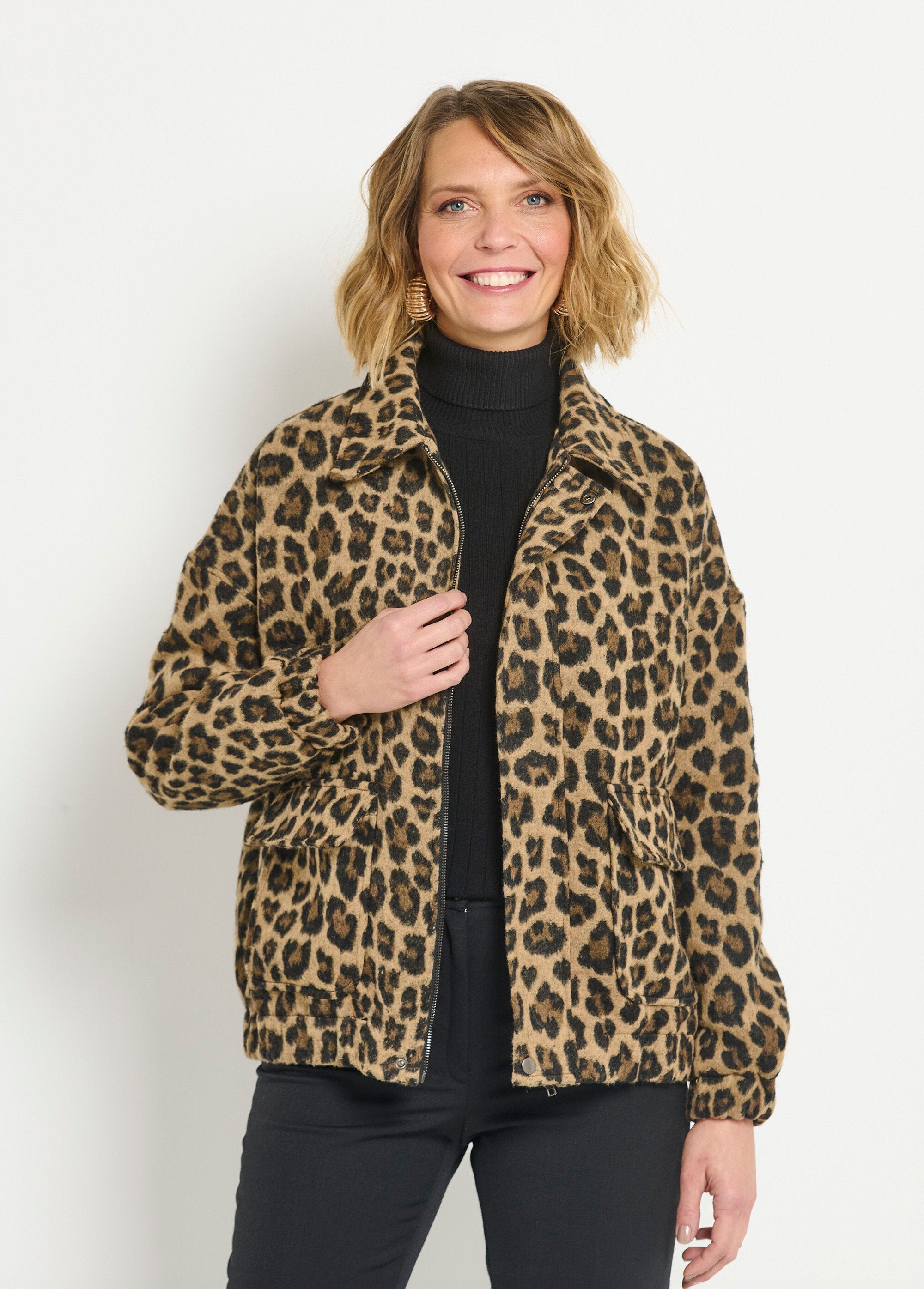 Veste_zippée_poches_plaquées_motif_léopard_Leopard_FA1_slim